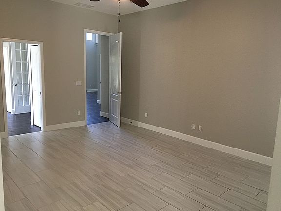 4th image of 19 Emerald Oaks Ln