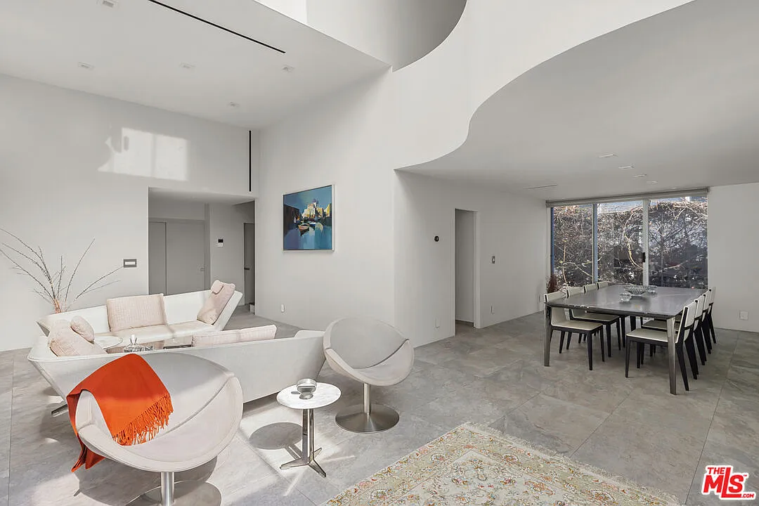 2 bed, 2.5 bath, 1960 sqft, $6,395 — Photo 3
