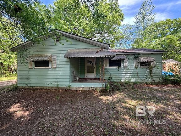 4th image of 105 Maddox St