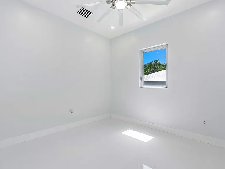 Secondary Bedroom Upstairs - 3rd bedroom