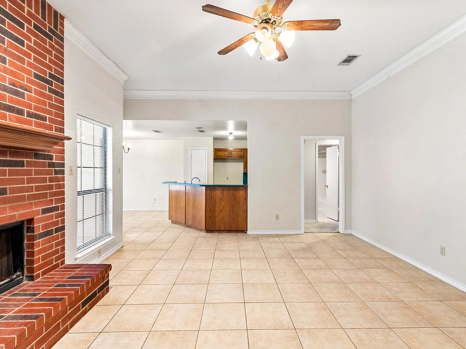 3 bed, 2.0 bath, 1388 sqft, $1,950 — Photo 4