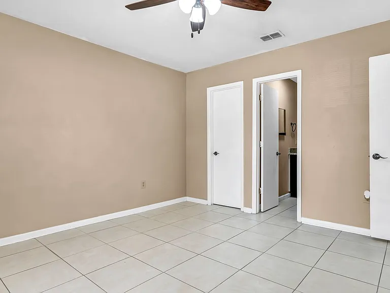 2610 E Lake Ave — Photo 17
