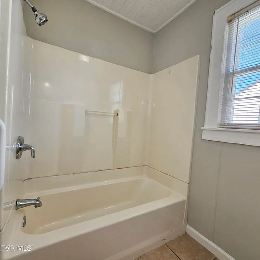 707 South 2nd Street Elizabethton, TN 37643 — Photo 3
