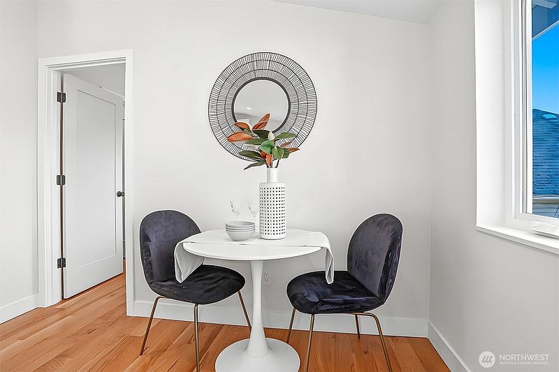 5th image of 2412 Queen Anne Avenue N