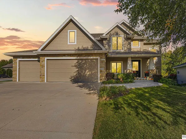 3229 N 162nd Avenue Cir, Omaha, NE 68116