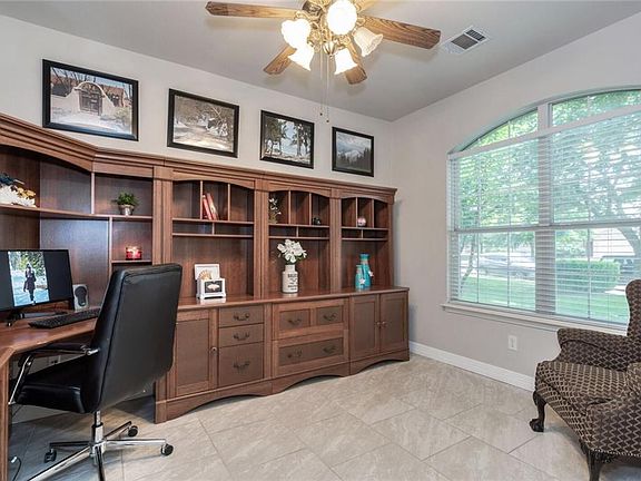 4th image of 108 S Treasure Oaks Dr