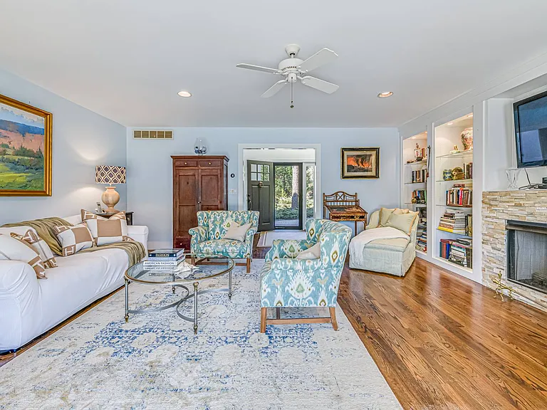 4 Blackwatch Ct — Photo 20