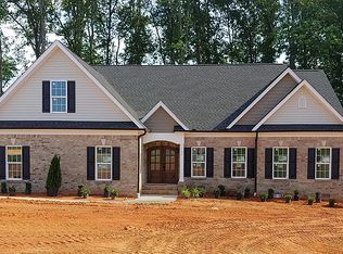400 Oakleaf Dr, Lexington, NC 27295