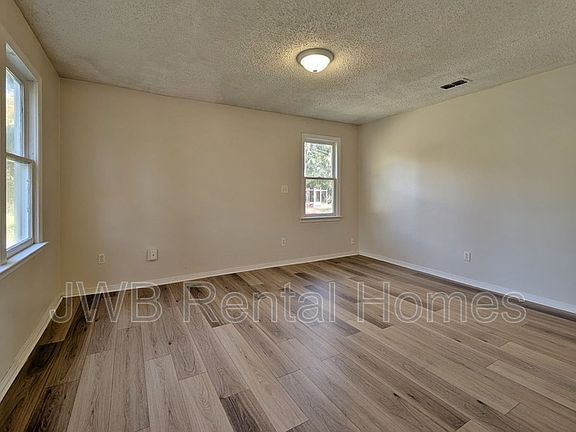 5th image of 2429 Schumacher Ave