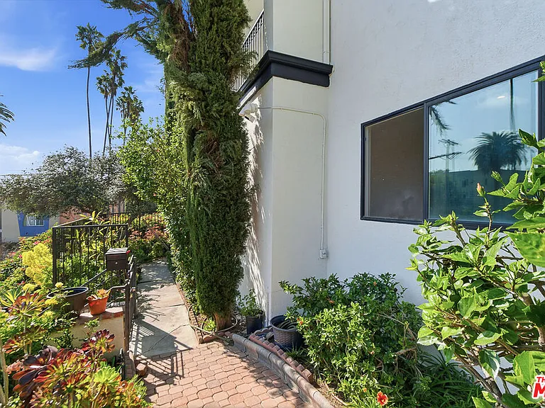 1301 Angelus Ave — Photo 5