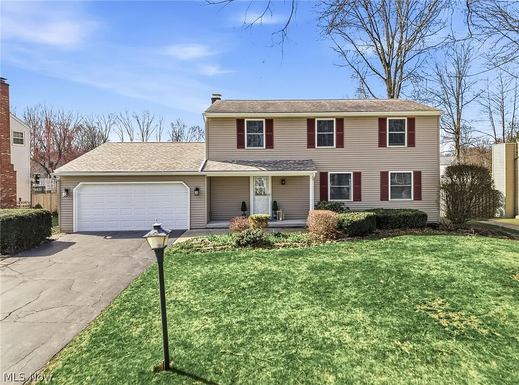 8984 Sherwood Dr NE photo 1