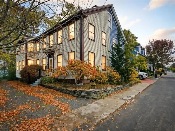 17 Madison St, Newburyport, MA 01950