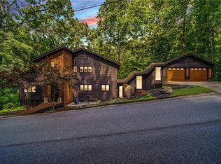 112 W Lake Dr, Roswell, GA 30075
