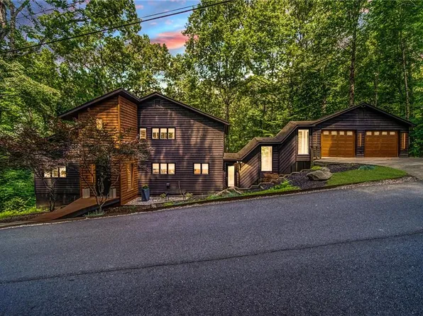 112 W Lake Dr, Roswell, GA 30075