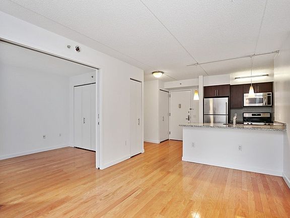 3rd image of 555 W 23rd St APT N9d