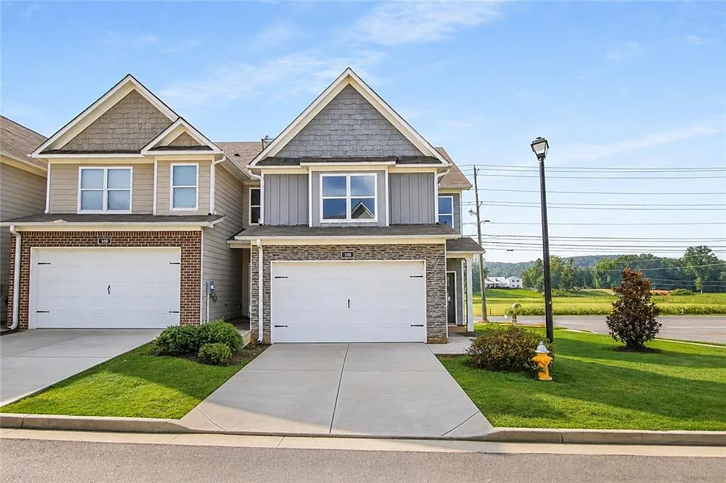 3 bed, 2.5 bath, 1679 sqft, $1,625 — Photo 2