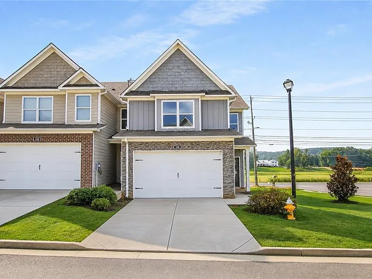 100 Squarewood Ln — Photo 1