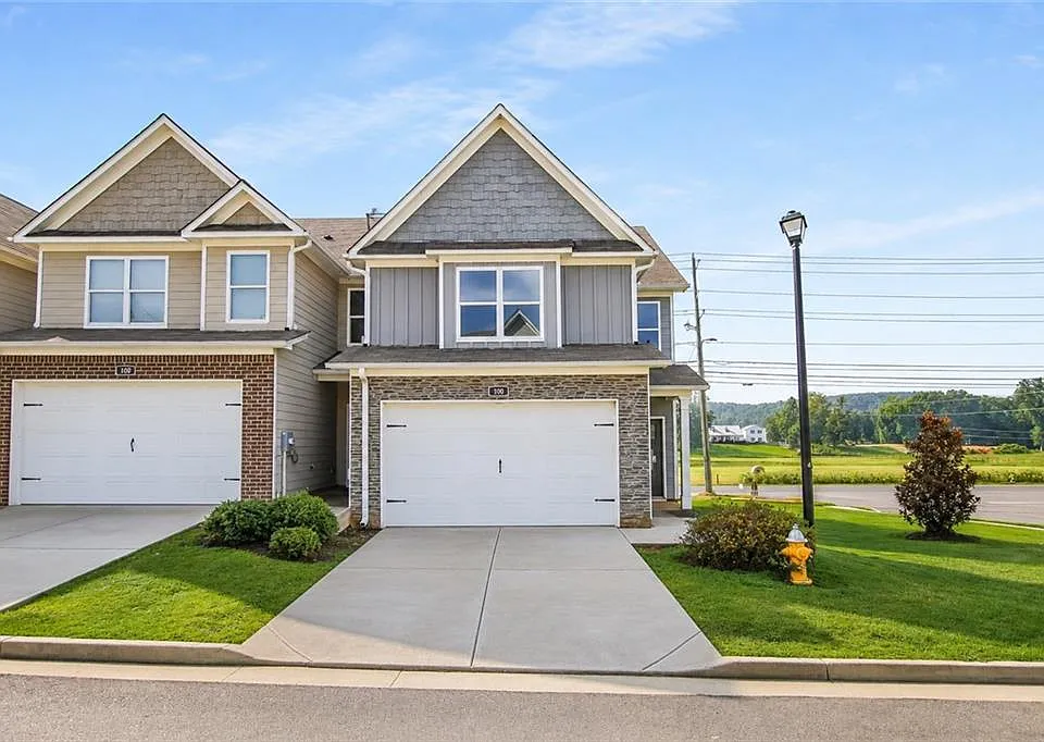 100 Squarewood Ln