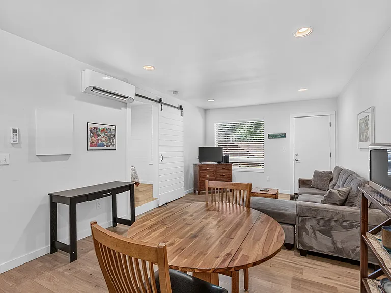 1079 Bellview Ave — Photo 9