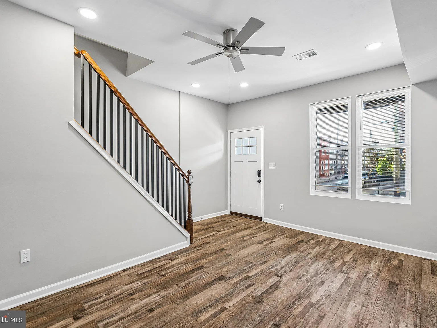 3 bed, 2.5 bath, 1440 sqft, $2,400 — Photo 3