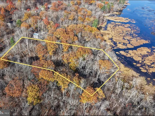 0 Westcolang Cir, Hawley, PA 18428