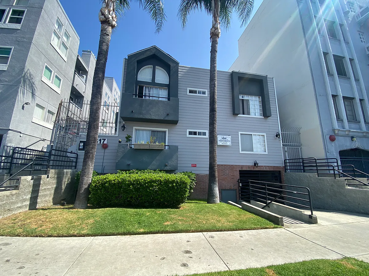Building Photo - 5617 Carlton Way #204