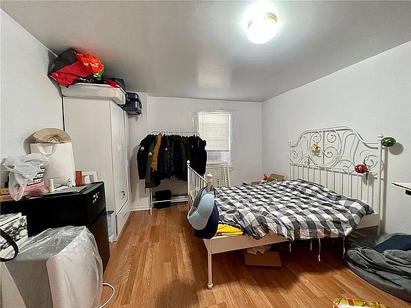 2nd image of 33 Avenue X