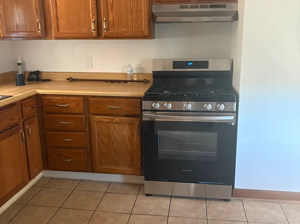 63 W Cole St Floor 2, Pawtucket, RI 02860