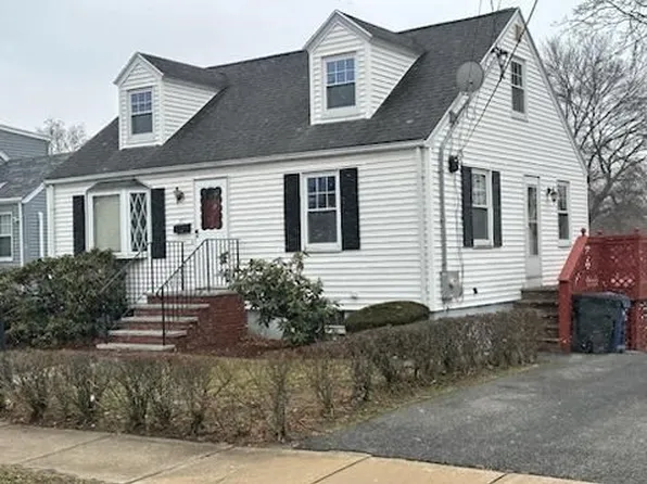 31 Badger Rd, Hyde Park, MA 02136