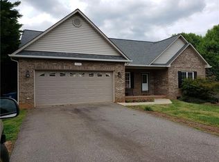 304 Pine Meadows Cir, Hickory, NC 28601