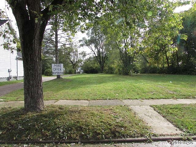 2nd image of 2010 Woodlawn Ave