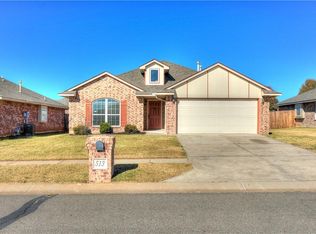 513 SW 39th St, Moore, OK 73160