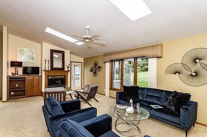 1 bed, 1.0 bath, 2372 sqft, $1,500 — Photo 4