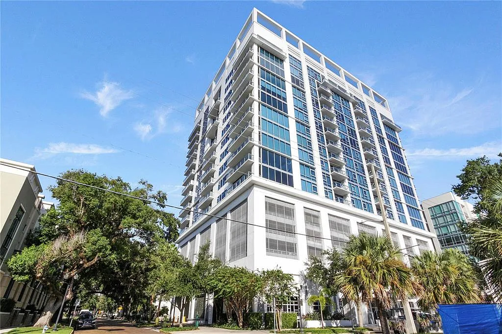 2 bed, 2.5 bath, 2000 sqft, $4,650 — Photo 1