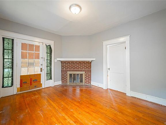 3rd image of 3209 Dill Ave