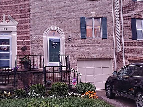 Rare driveway & garage