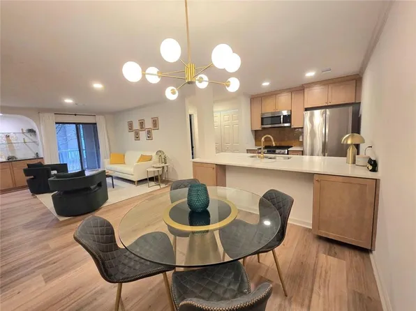 301 Barrington Hills Dr, Sandy Springs, GA 30350