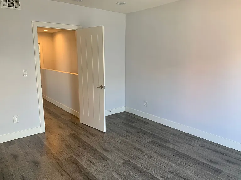 236-238 1/2 N. Dillon Street — Photo 22