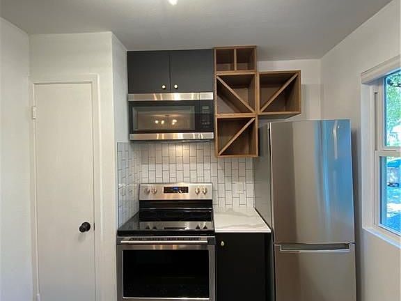 3rd image of 2119 Oxford Ave Unit B