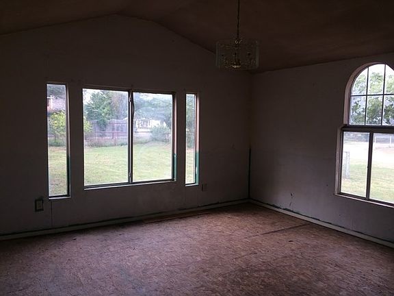 3rd image of 727 W Leona St