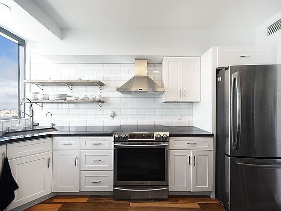 3rd image of 1330 West Ave APT 2711
