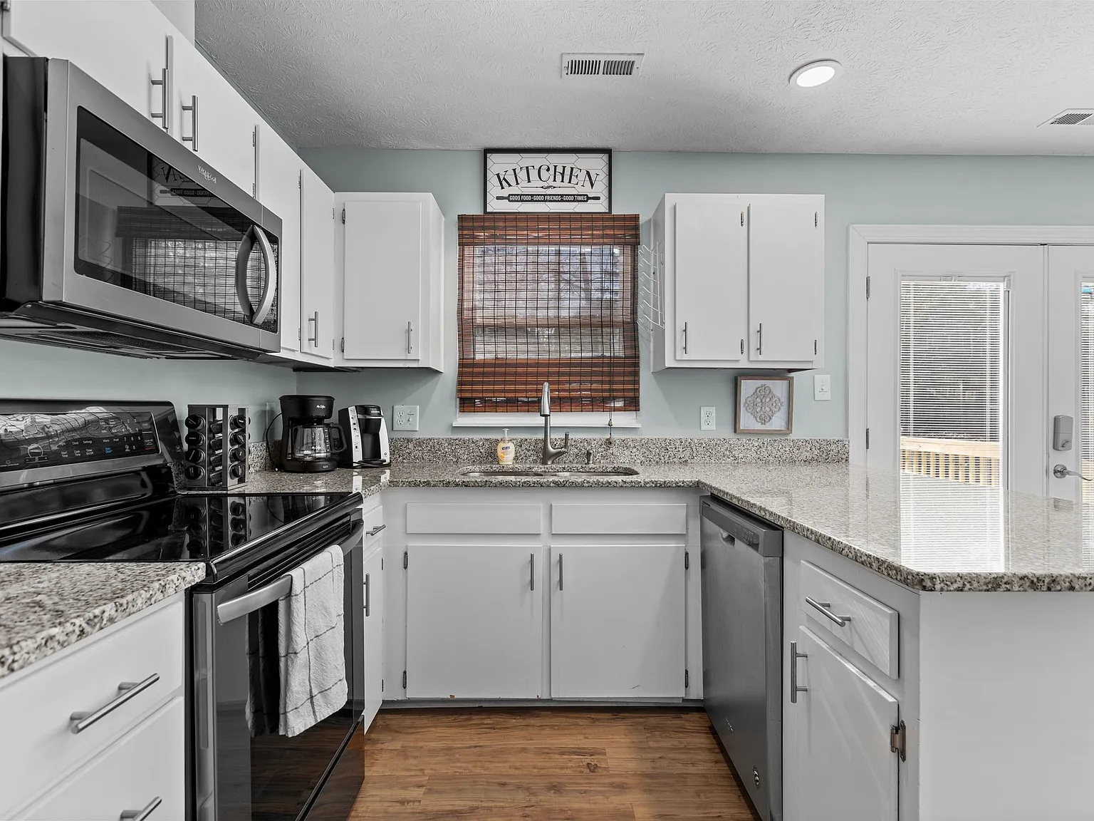 4 bed, 1443 sqft, $2,600 — Photo 4
