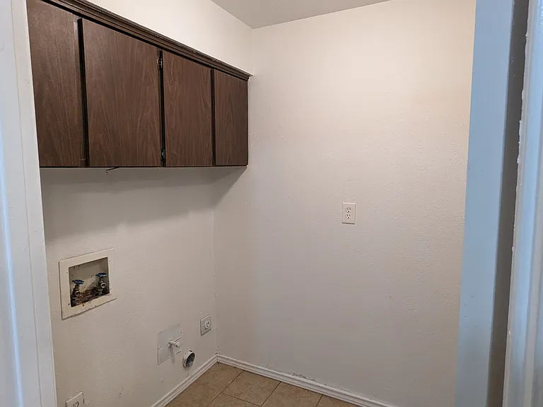 1434-1436 Deborah Ave #1434 — Photo 9