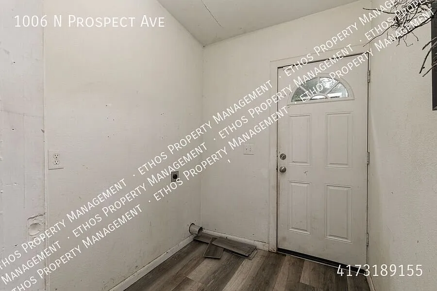 Preleasing now! Available for showing on 9/25. 2 bed/1 bath near Highway44! — Photo 3