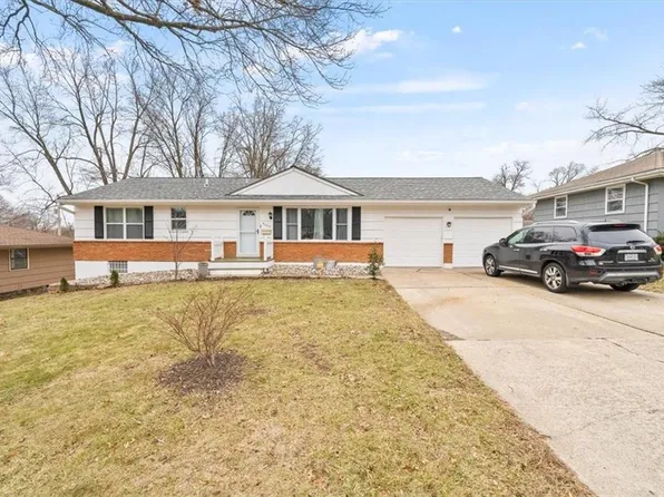 9305 E 81st St, Raytown, MO 64138