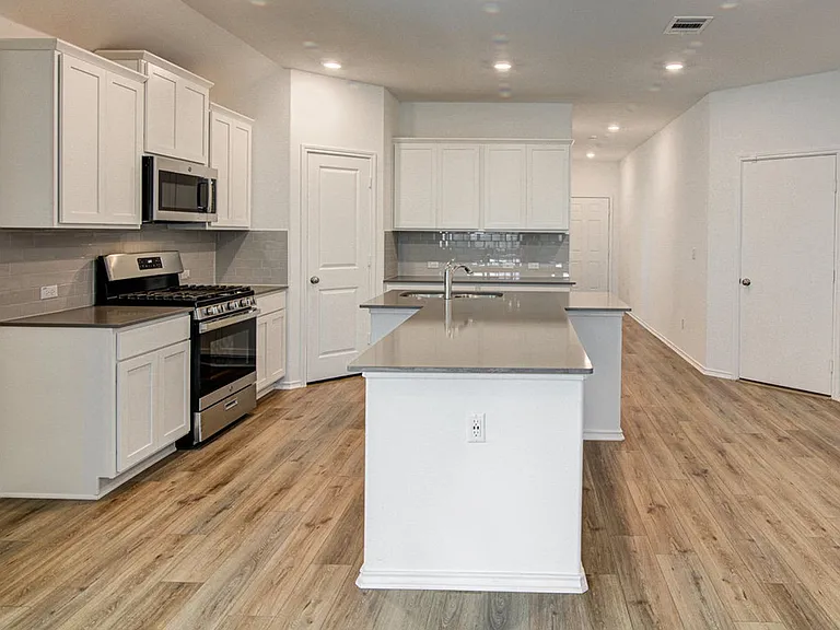 361 Madrid St — Photo 7