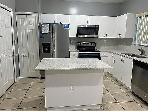 3rd image of 1519 SE 31st Ct Unit 0