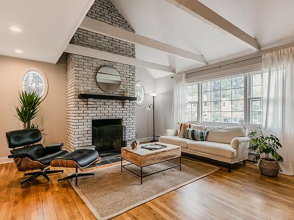 3rd image of 80 Oak St