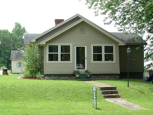 2nd image of 420 Oak St
