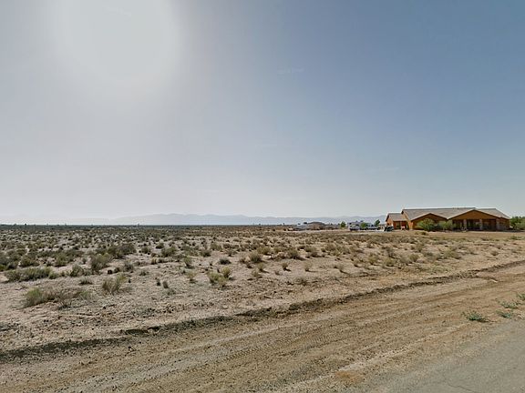 4th image of Sycamore Ave